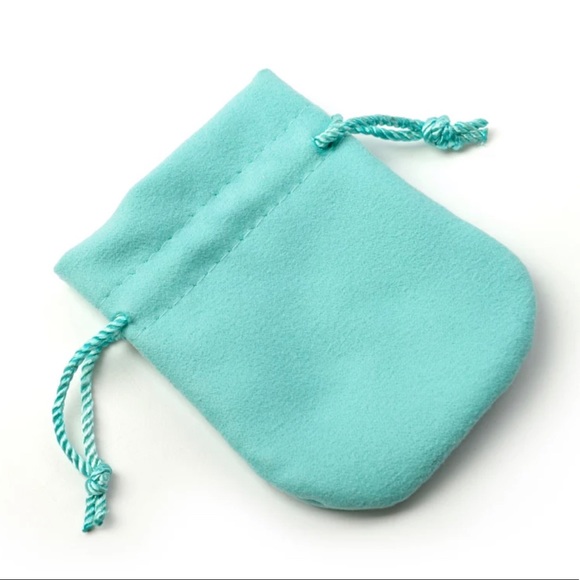 ✨18K Rose Gold Dainty Criss Cross Ring✨ - Picture 3 of 4